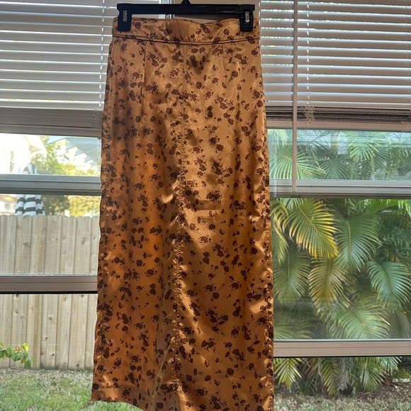 Beautiful and Elegant Zara Pencil Mid Skirt - Picture 5 of 5